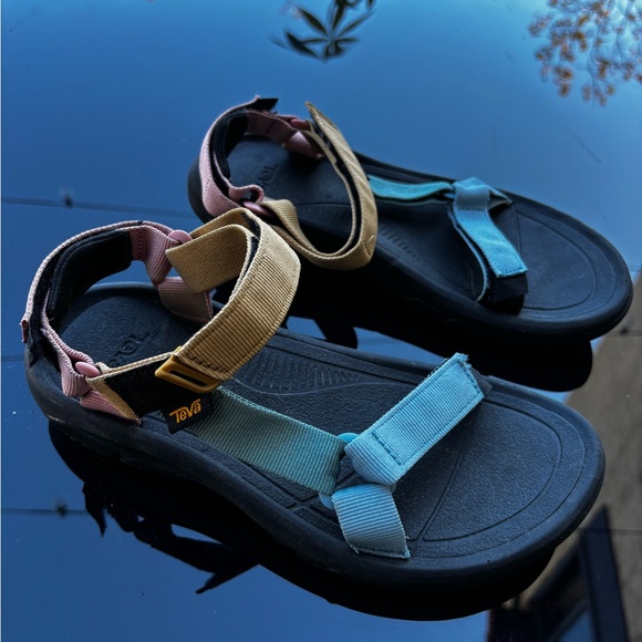 Teva Original Universal Pastel Sandals in Size 9, Festival Ready - Picture 1 of 6